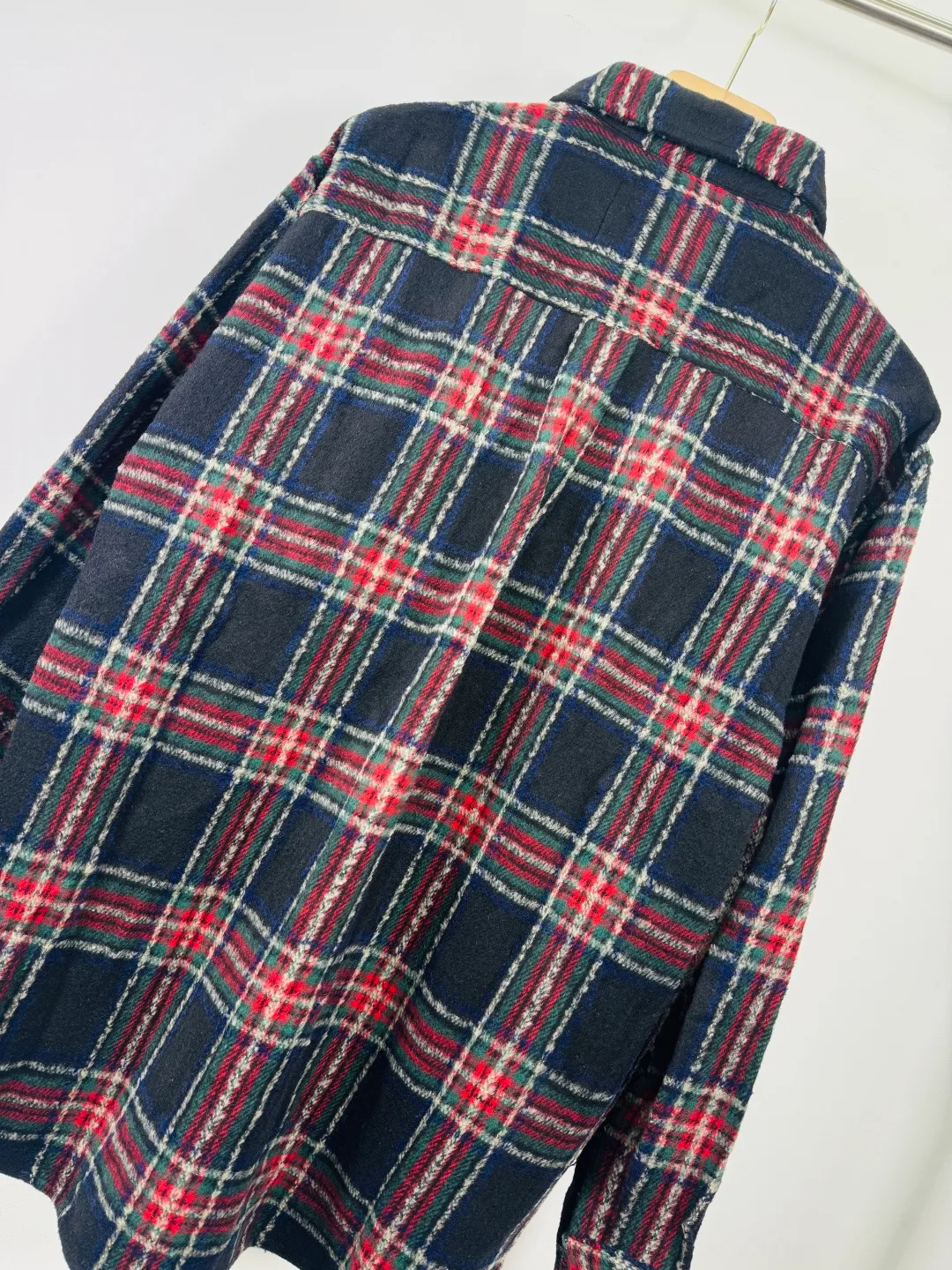 P300 top version, real shot without P, ​​different from market currency) 𝗖𝗵𝗿𝗼𝗺𝗲 𝗛𝗲𝗮𝗿𝘁𝘀/Cro Xin 2025 plaid shirt Accessories: Original model-opening collar label ➕100% silk wash water label. Genuine purchase-grade original hangtag➕matching hanging rope➕3D hanging beads➕original packaging bag. Craftsmanship: The original version has consistent wiring! The highest version of the armhole matching technique!  Color: Color Size: S M L XL